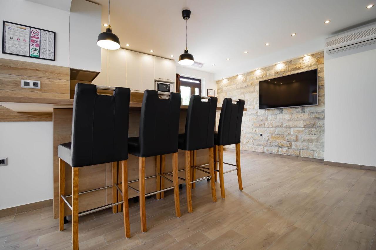 Apartments Marinici Rijeka - With Private Parking Екстер'єр фото