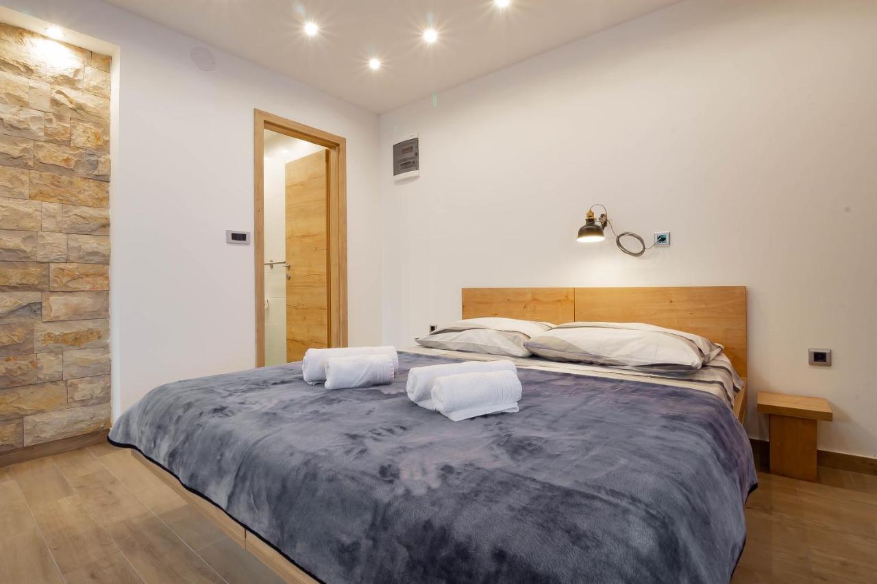 Apartments Marinici Rijeka - With Private Parking Екстер'єр фото